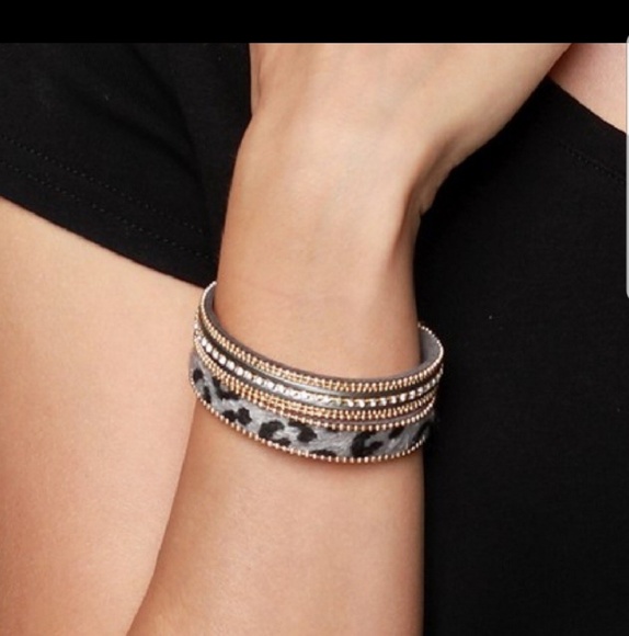 Leopard Rhinestone Bracelet - Picture 4 of 4